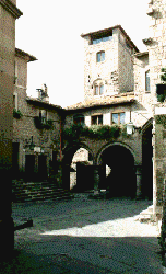 30-Viterbo-QuartiereSanPellegrino.gif (21027 bytes)